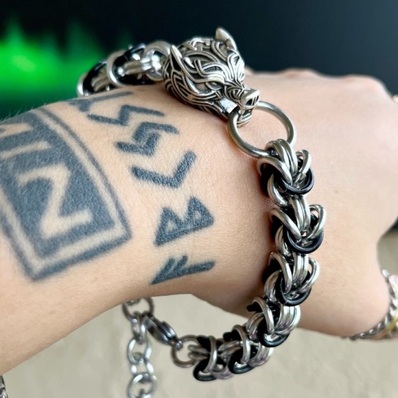 Silverskylight Other - Men or women Handmade maille bracelet wolf head viking celt goth black & silver